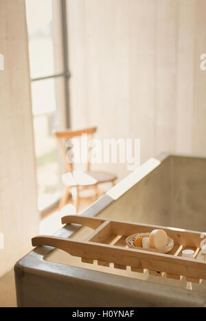 Baignoire profonde baignoire home vitrine salle de bains Banque D'Images