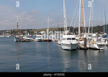 FALMOUTH, CORNWALL, UK - 27 août 2016 : Vues de Yacht Haven qui peuvent s'amarrer jusqu'à 100 bateaux dans le port de Falmouth. Banque D'Images