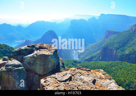 Blyde River Canyon - le long de 25 km de Blyde River Canyon est Le 3ème plus grand canyon du monde -Blyde et Ohrigstad Rivers.below,Mpumalanga,South Afrique Banque D'Images