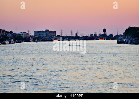 Sulina bras du Danube en Roumanie au coucher du soleil Banque D'Images