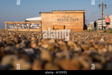 La plage de Southsea Southsea Cafe sur la Promenade Banque D'Images