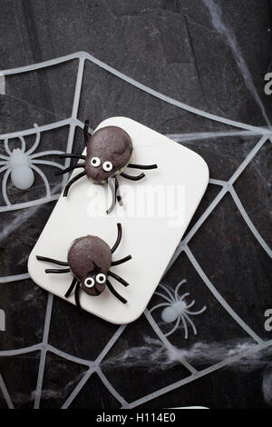 Spider gris foncé macarons à la réglisse Banque D'Images