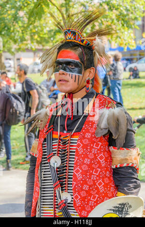 Les Premières Nations danseur, DTES Pow-wow et à la célébration culturelle, Oppenheimer Park, Vancouver, British Columbia, Canada Banque D'Images