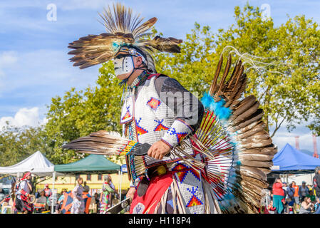 Les Premières Nations danseur, DTES Pow-wow et à la célébration culturelle, Oppenheimer Park, Vancouver, British Columbia, Canada Banque D'Images