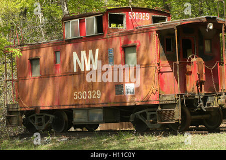 Vieux train moteur pour l'affichage public Banque D'Images