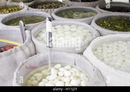 Oignons et marché des aliments en conserve, de l'alimentation Banque D'Images