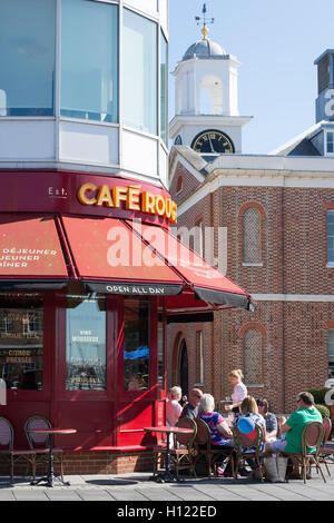 Café Rouge, restaurant, au bord du canal, le port de PORTSMOUTH GUNWHARF QUAYS, Portsmouth, Hampshire, Angleterre, Royaume-Uni Banque D'Images