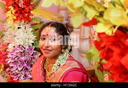- Une belle mariée Indienne mariée indienne à sa cérémonie de mariage Banque D'Images