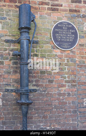 La pompe à eau du 19ème siècle, les petits graviers Lane, Aylesbury, Buckinghamshire, Angleterre, Royaume-Uni Banque D'Images