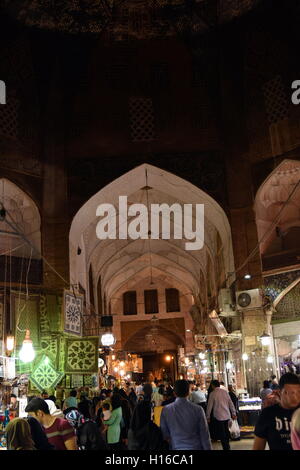 À l'intérieur du marché aux épices au Grand Bazar d'Ispahan, de Naqsh-e Jahan Square, Ispahan, Iran Banque D'Images