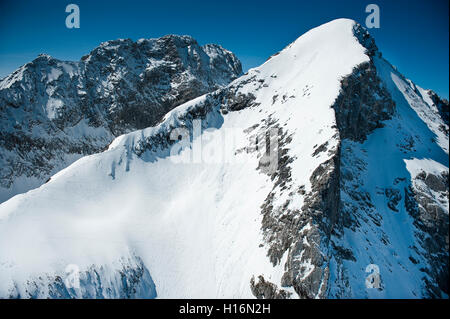 Pic enneigé de l'Alpspitze, Wetterstein, Garmisch-Partenkirchen, District de Haute-bavière, Bavière, Allemagne Banque D'Images