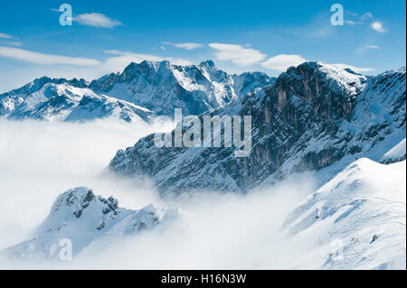 Alpspitze, Wettersteinwand et Osterfelder, Wetterstein, Garmisch-Partenkirchen, District de Haute-bavière, Bavière, Allemagne Banque D'Images