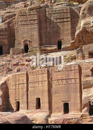 Rue de façades, tombeaux de Petra, Jordanie Banque D'Images