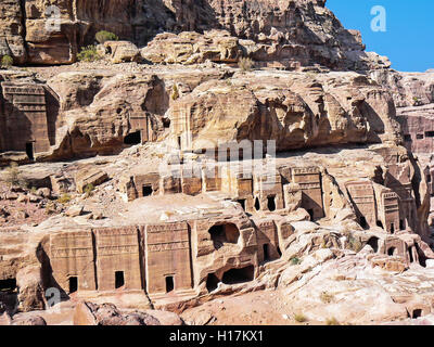 Rue de façades, tombeaux de Petra, Jordanie Banque D'Images