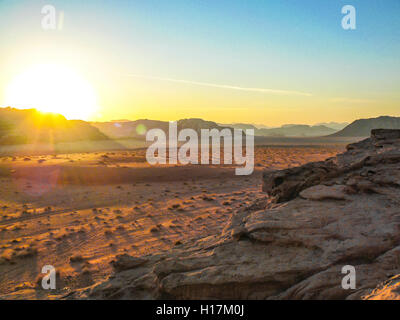 Coucher du soleil dans le désert de Wadi Rum, Jordanie Banque D'Images