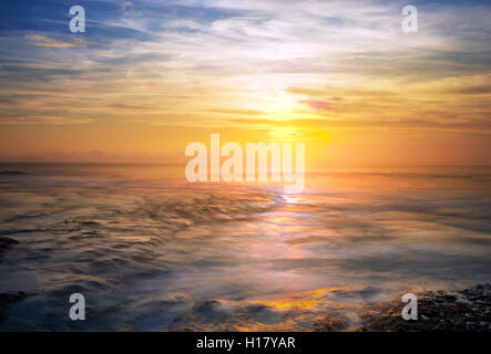Coucher du soleil à Bali Indonésie Tanah Lot iat Banque D'Images