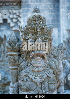 Sculpture en pierre à l'entrée du temple Pura Puja Mandala Padmasana Banque D'Images