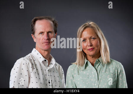 Philip Hoare, l'écrivain britannique et l'artiste, Alison Turnbull, à l'Edinburgh International Book Festival. Edimbourg, Ecosse. 16 août 2016 Banque D'Images