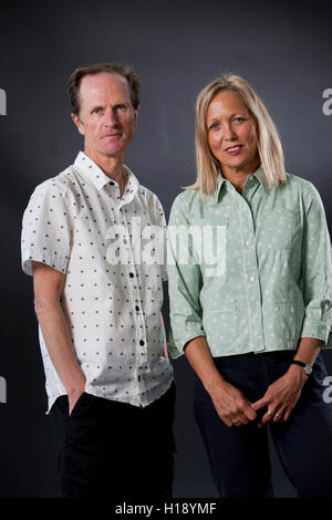 Philip Hoare, l'écrivain britannique et l'artiste, Alison Turnbull, à l'Edinburgh International Book Festival. Edimbourg, Ecosse. 16 août 2016 Banque D'Images