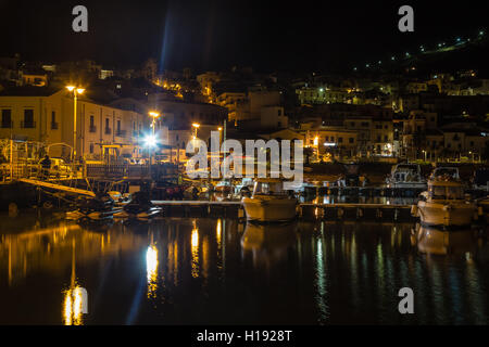 Castellamare del Golfo, vue de nuit sur le port de Palerme, Sicile,, Banque D'Images