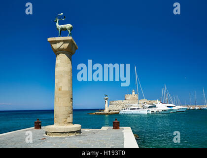 Statues de cerfs de Rhodes, Rhodes, Grèce Port Banque D'Images