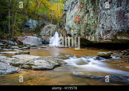 Au début de l'automne couleur et Kilgore, chutes de roches au State Park, Maryland. Banque D'Images