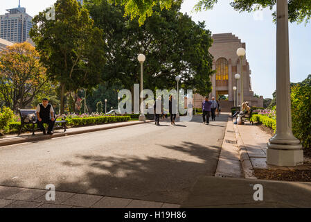 Sydney, Australie sept 2016 : l'approche sud du mémorial d'Anzac à Hyde Park avant ses rénovations et modifications Banque D'Images