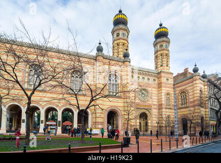 BUDAPEST, HONGRIE - le 21 février 2016 : l'extérieur de la Grande Synagogue de la rue Dohany. La Synagogue de la rue Dohany. Banque D'Images