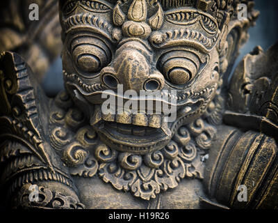 Gardian statue à l'entrée du temple de Bali Indonésie Banque D'Images