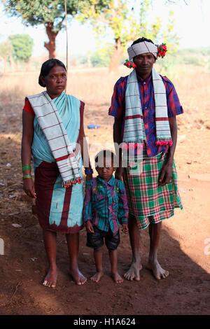 Famille, tribal tribu Dhurwa, Gonchapar Chattisgarh, Village, Inde Banque D'Images