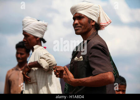 Les hommes de tribu, Tribu Muria, Village Benur, Chattisgarh, Inde Banque D'Images