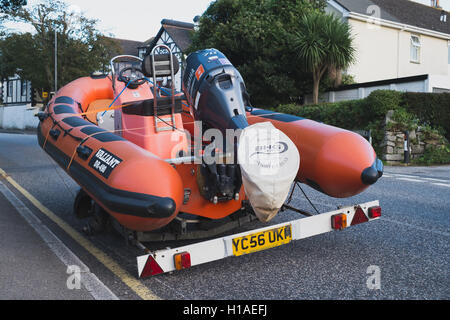 Falmouth, Cornwall, UK. 22 Septembre, 2016. Une remorque transportant une côte perd une roue sur le côté près de l'A39 en Falmouth, Cornwall. 22 septembre 2016 Crédit : Mick Buston/Alamy Live News Banque D'Images