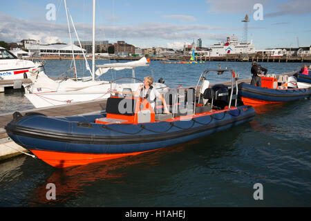 Southampton, UK,22 Septembre 2016,Rib bateaux amarrés à la Southampton Boat Show 201 Crédit : Keith Larby/Alamy Live News Banque D'Images