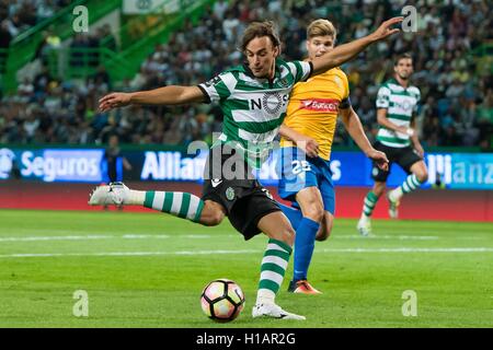 Portugal, Lisbonne, Septembre 23, 2016 - Portugais - FOOTBALL Markovic en action au cours de portugais Première League entre Sporting et Estoril à Alvalade XXI Stadium, à Lisbonne, Portugal. Crédit : Bruno de Carvalho/Alamy Live News Banque D'Images