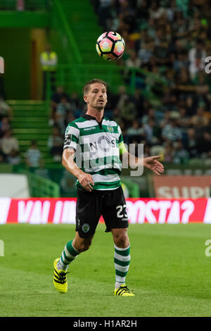 Portugal, Lisbonne, 23 septembre 2016 - football portugais - Adrien Silva en action au cours de portugais Première League entre Sporting et Estoril à Alvalade XXI Stadium, à Lisbonne, Portugal. Crédit : Bruno de Carvalho/Alamy Live News Banque D'Images