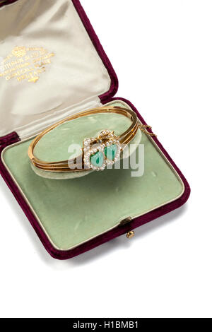 Coeur Double chrysoprase seed et pearl diamond gold bangle. Banque D'Images