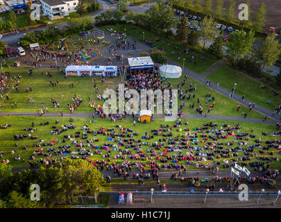 Fête de l'indépendance dans Kopavogur, une banlieue de Reykjavik, Islande. Cette photo est prise à l'aide d'un drone. Banque D'Images