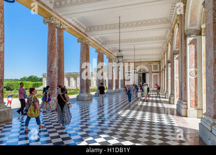 Le péristyle dans le Grand Trianon, le Domaine de Versailles, près de Paris, France Banque D'Images