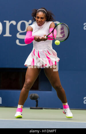 Serena Williams (USA) qui se font concurrence dans l'US Open 2016 Banque D'Images