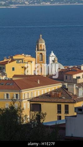 Les maisons de ville d'Ajaccio, la capitale du sud de l'île de Corse. Banque D'Images