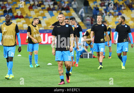 SSC Napoli joueurs au cours de la session de formation avant le match de la Ligue des Champions contre le FC Dynamo Kiev Banque D'Images