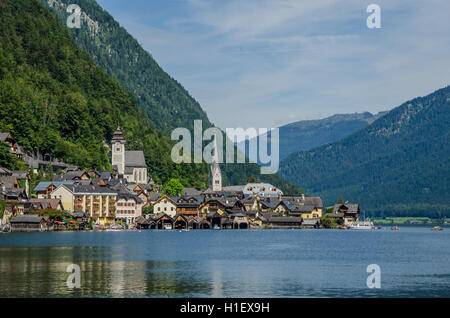 Dans le village de Hallstatt sentiers très raides. Jusqu'à fin du xixe siècle de Hallstatt ne pouvait être atteint par bateau. Banque D'Images