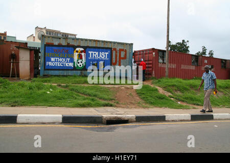 Annonce du préservatif sur le contenant, l'Ezulwini, Royaume du Swaziland Banque D'Images