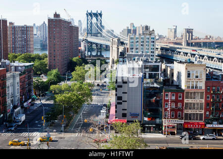 New York City, NY NYC Lower Manhattan, Chinatown, East Broadway, gratte-ciel, bâtiment, pont de Manhattan, pont de Brooklyn, vue sur le dessus, rue, East River, NY16071 Banque D'Images