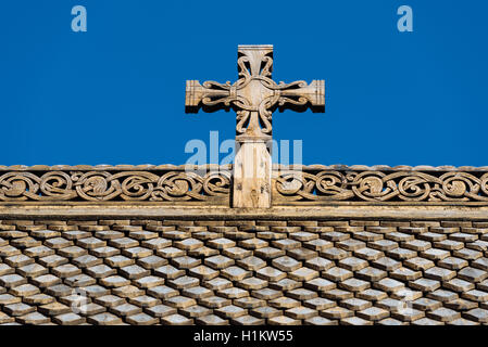 Croix en bois et bardeaux de bois, toit, détail Église Lom, Lom, Oppland, Norvège Banque D'Images