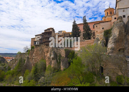 Maisons suspendues vu de St Paul's Bridge, Cuenca, UNESCO World Heritage Site. Castille la Manche. L'Espagne. Banque D'Images