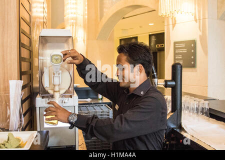 Déjeuner-buffet au champagne Bubblicious hôtel de luxe de dubaï Banque D'Images