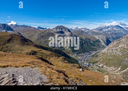 Veiw hors de vue au-dessus de Val d'Isère, Alpes Banque D'Images