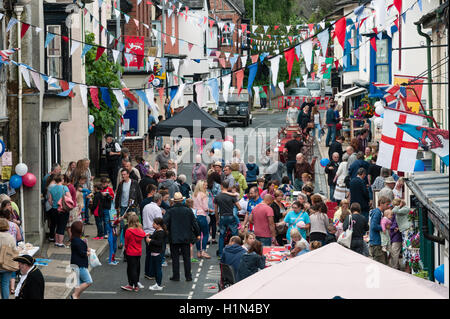 Presteigne, Powys, au Royaume-Uni. Fête de rue pour marquer le 90e anniversaire de la reine Elizabeth II, le 11 juin 2016 (son anniversaire officiel) Banque D'Images