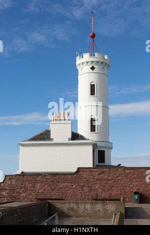 La Tour Signal Arbroath, Angus, Scotland, maintenant un musée, à l'origine utilisée pour signaler à la Bell Rock Lighthouse, en soulevant une balle. Banque D'Images